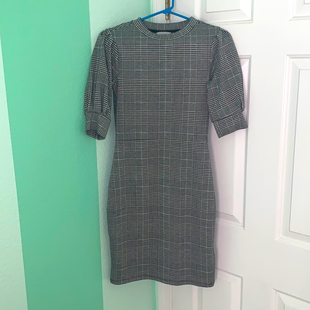 Mid Length Dress with puff sleeves